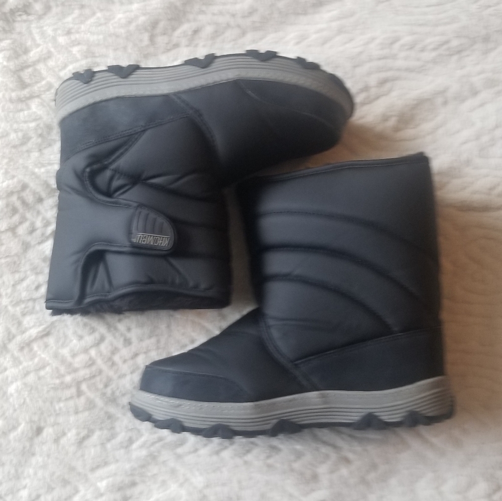 Snow boots